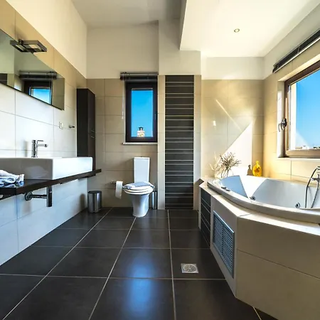 Majestic Crete Heated Pool And Sauna *